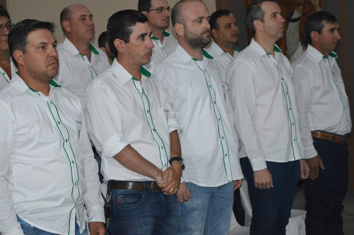 30ª Expobai foi aberta oficialmente nessa quarta-feira (5), em Amambai Presidente do Sindicato Rural de Amambai, Ronan Nunes da Silva ao lado de parte de sua diretoria, responsável por realizar o evento / Foto: Moreira Produções