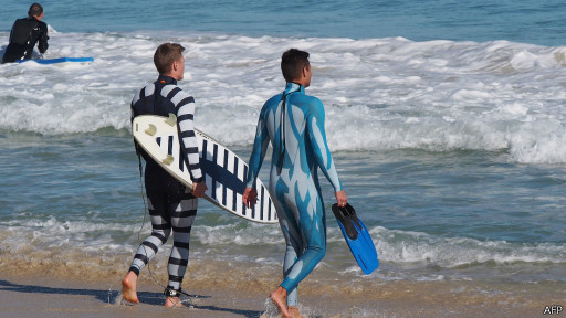 Australianos desenvolvem roupa que repele tubarões