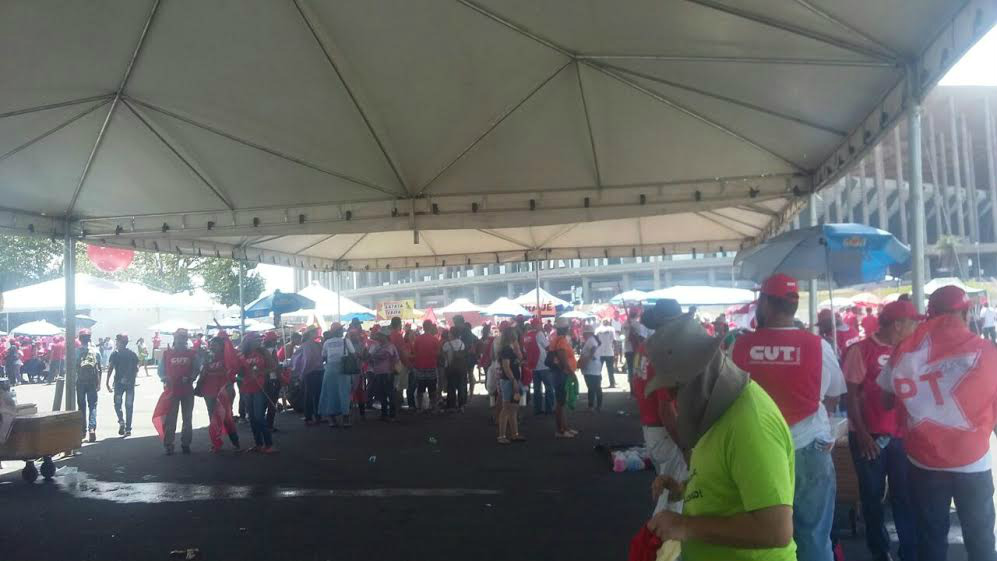'Pegadinha': professores acusam Fetems de enganá-los para levar a ato pró-Dilma