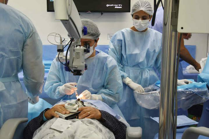 Cirurgias vão pôr fim a uma fila com mais de 3,5 mil pacientes à espera de cirurgia de catarata. / Divulgação/Governo do Estado