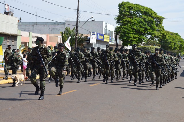 Cerca de 40 entidades participam do Desfile Cívico-Militar em Amambai Militares do Exército participam do desfile / Foto: Moreira Produções