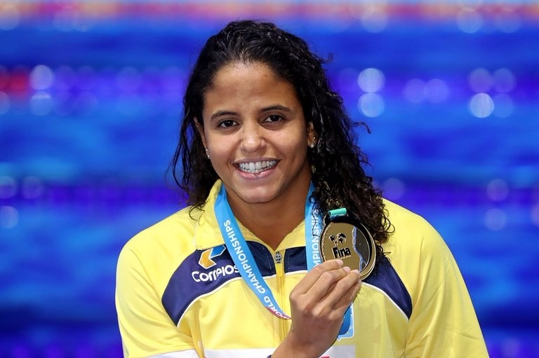 Etiene Medeiros é medalha de ouro no Mundial de Esportes Aquáticos Etiene ficou 0s01 à frente da atleta chinesa Yuanhui Fu