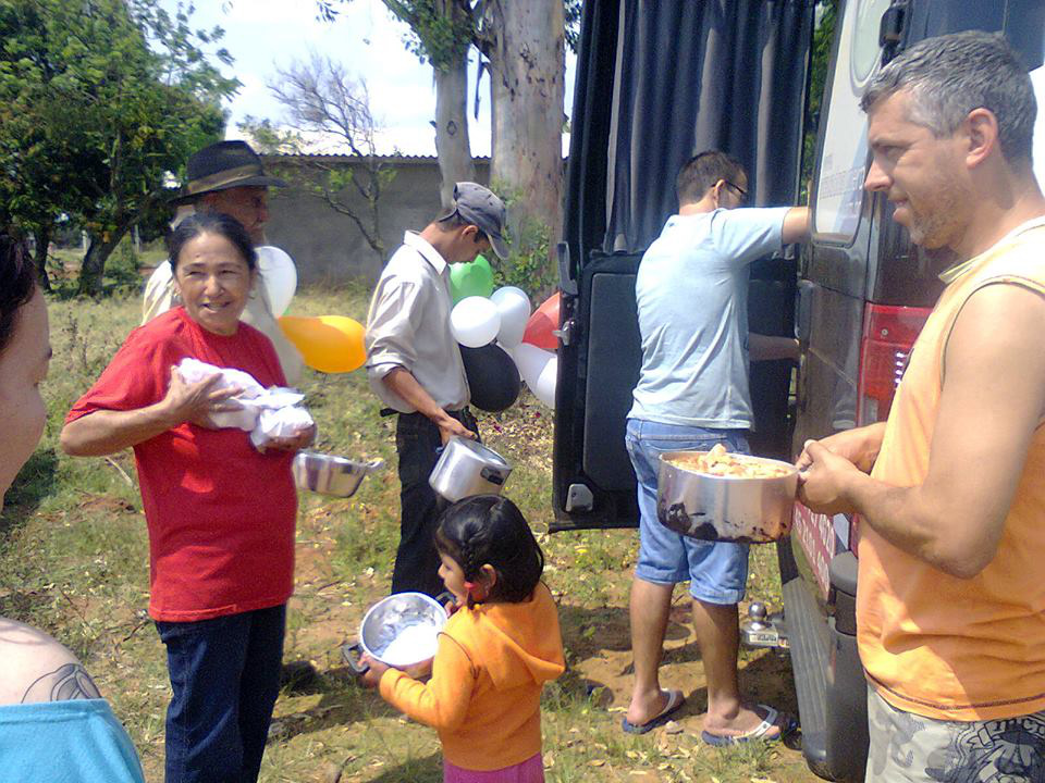 Casa da Sopa Vovó Anástacia pede colaboração para este Dia das Crianças Distribuição de sopa na vila Cristina.