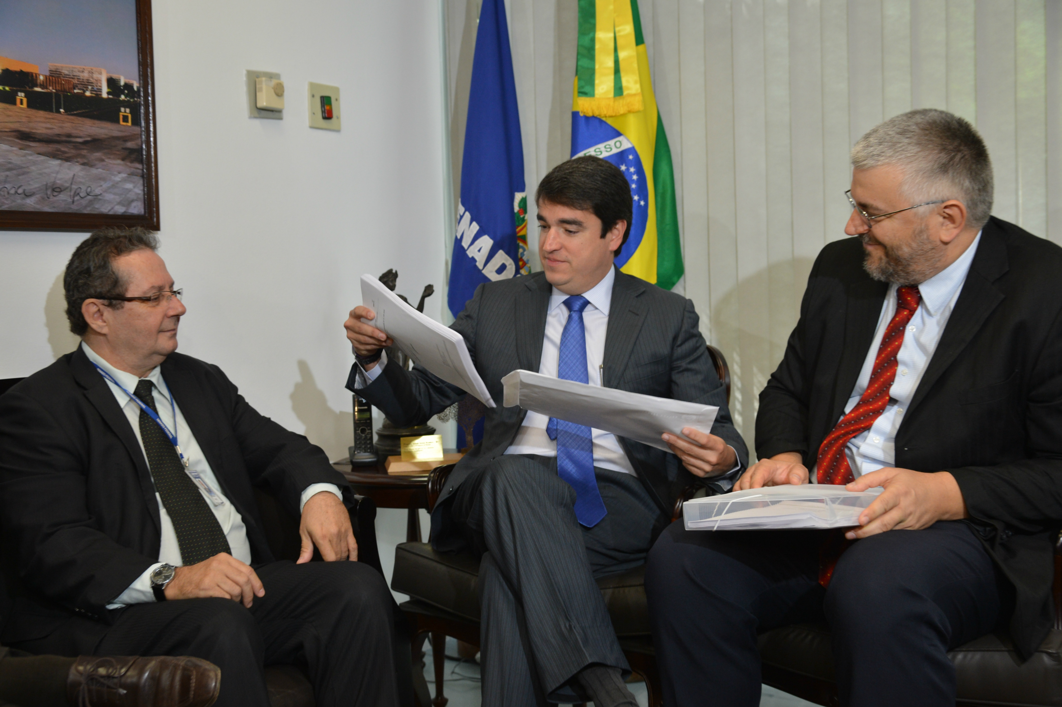 Perícia diz que decretos são irregulares, mas não vê atos de Dilma nos atrasos Perícia diz que decretos são irregulares, mas não vê atos de Dilma nos atrasos