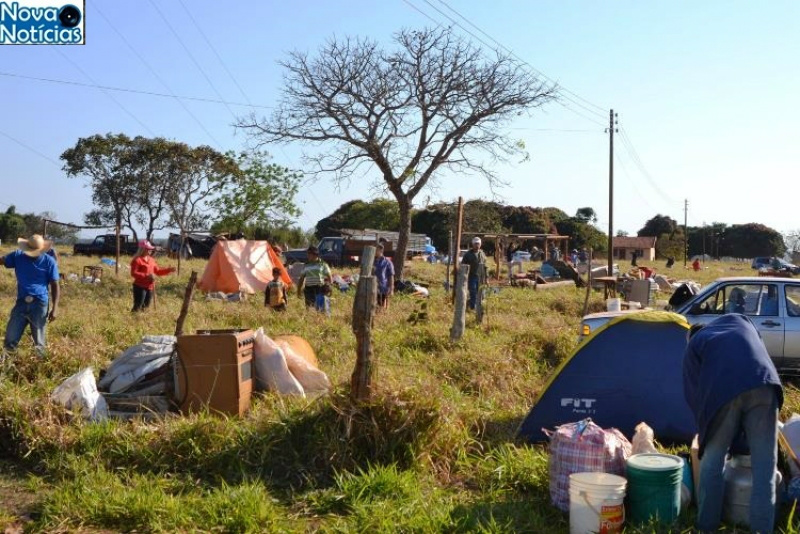 Sem-terra brasiguaios invadem fazenda em Nova Andradina