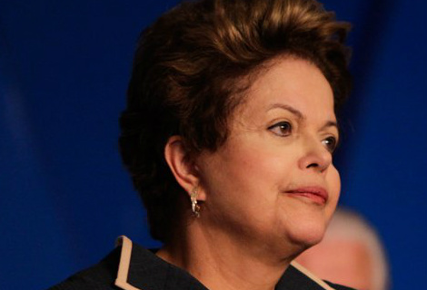 Ausente, Dilma defende plebiscito em carta ao PT Ausente, Dilma defende plebiscito em carta ao PT