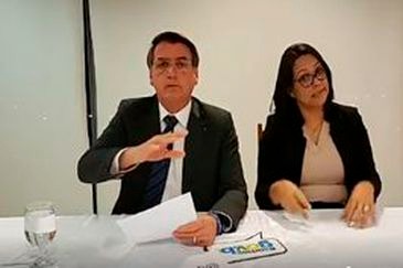 Países usam incêndios para tentar prejudicar o Brasil, diz Bolsonaro Live semanal do presidente Jair Bolsonaro - Reprodução/Redes sociais