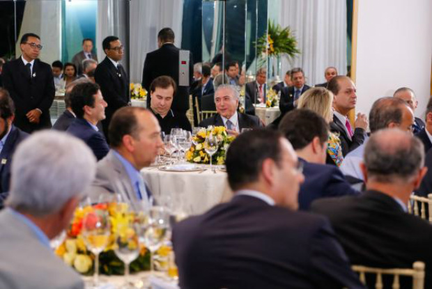 Presidente Michel Temer durante jantar com a base aliada no Palácio da Alvorada / Foto: Marcos Corrêa/PR