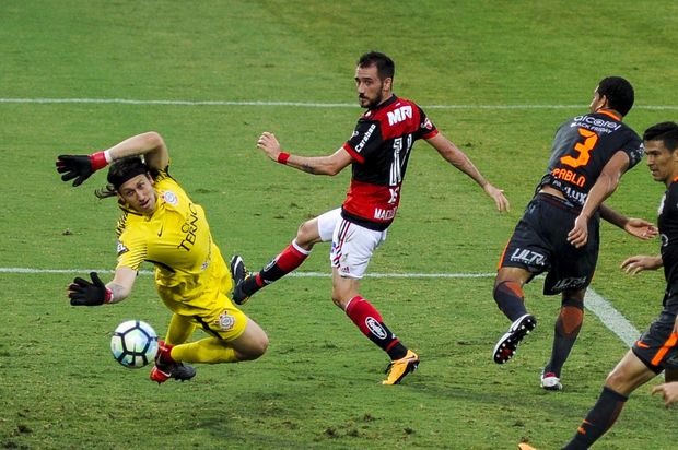 Flamengo venceu o Corinthians por 3 a 0 no Rio (Foto: Marcelo Cortes/Fotoarena/Folhapress)