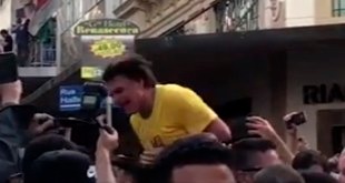 Bolsonaro foi atingido no fígado, pulmão e intestino, relata filho No Twitter, filho do candidato falou em facada e corte superficialFoto: ABC Agora