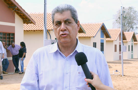 Governo do Estado, Caixa e Prefeitura entregam 300 moradias do PAC Segredo em CG Governo do Estado, Caixa e Prefeitura entregam 300 moradias do PAC Segredo em CG