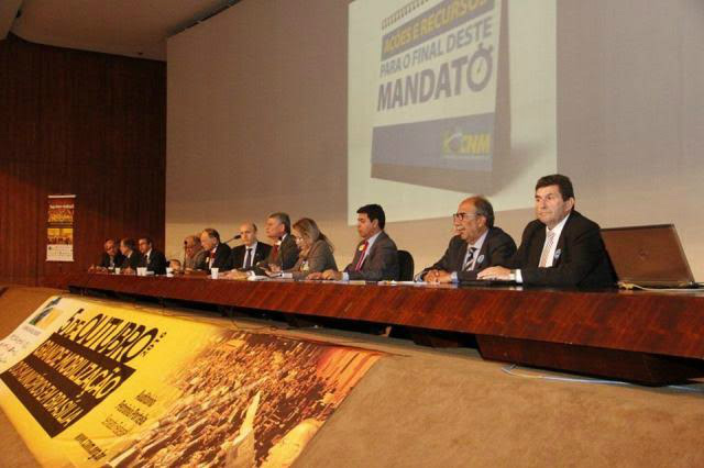 Prefeitos querem aprovação de projeto que flexibiliza a Lei de Responsabilidade Prefeitos querem aprovação de projeto que flexibiliza a Lei de Responsabilidade