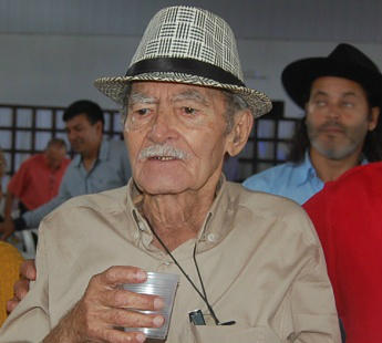 Em homenagem a Raul Tobias, Prefeitura de Amambai decreta luto oficial O sanfoneiro Raul Tobias.