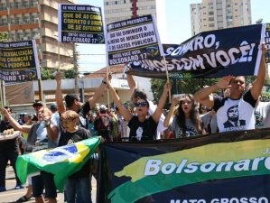 Grupo pró Jair Bolsonaro, do PSL, também protestaram. (Foto: Henrique Kawaminami).