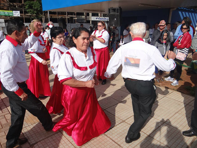 Conviver de Amambai faz caminhada alusiva ao Dia contra a Violência ao Idoso Na praça Cel. Valêncio de Brum, houve panfletagem e apresentações culturais.
