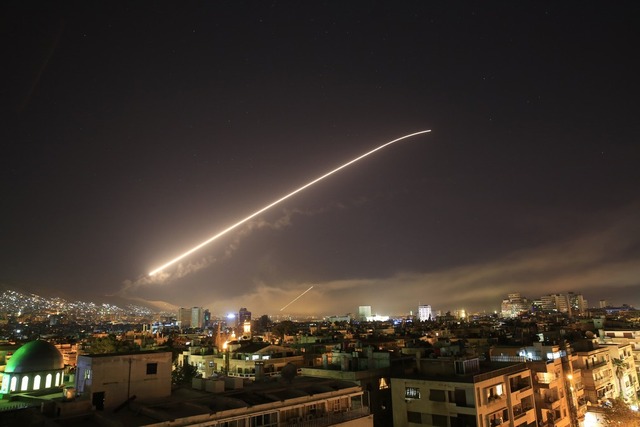 Síria confirma que está enfrentando ataque dos EUA, França e Reino Unido