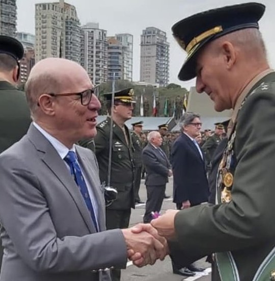 Desembargador amambaiense recebe medalha de Pacificador do Exército Brasileiro Nery recebeu a medalha de Pacificador do Exército Brasileiro/ Foto: Divulgação