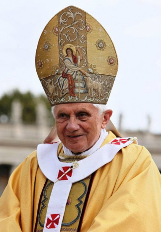 Bento XVI termina retiro espirit ual e diz que "maligno quer sujar criação"