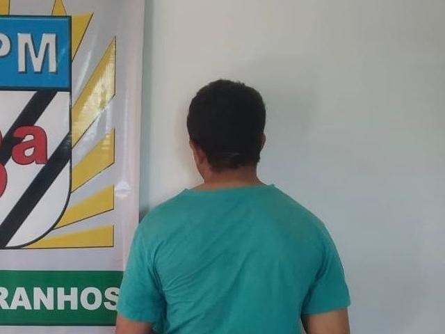 Menina de 12 anos procura PM chorando e pai é preso por estupro Homem, de 43 anos, após ser preso pelos militares. (Foto: Divulgação/Polícia Militar)
