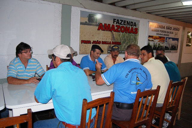 Patronagem do CTG e do Clube do Laço CTG Sentinela de Amambai durante reunião para determinar os novos rumos do Clube. Foto: Moreira Produções.
