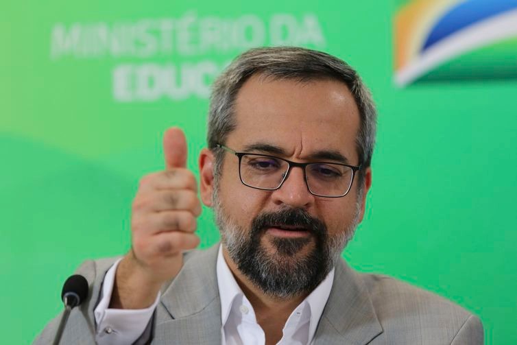 O ministro da Educação, Abraham Weintraub, durante anuncio do repasse de recursos (parcela 2019) para o Programa Inovação Educação Conectada - Fabio Rodrigues Pozzebom/Agência Brasil