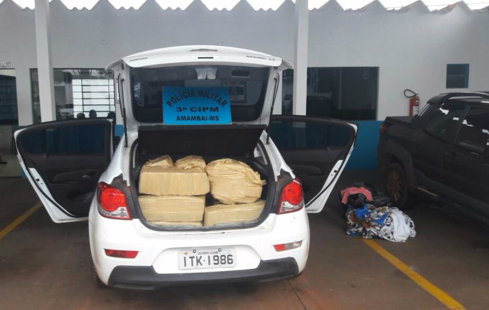 Casal é preso com 400 quilos de maconha que seriam entregues em Santa Catarina Pelo transporte, ele receberia R$ 21 mil / Foto: Divulgação