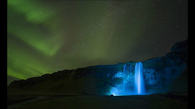 Seljalandsfoss Aurora de Paul AndrewUma noite clara criou o ambiente para esta foto da aurora boreal sobre a gigantesca cachoeira de Seljalandsfoss, na Islândia. Foto: Paul Andrew