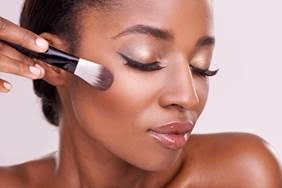 Especialista do Senac EAD dá dicas de maquiagem para a pele negra Especialista do Senac EAD dá dicas de maquiagem para a pele negra