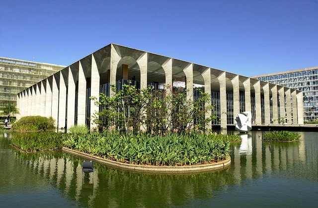 Agenda liberal valoriza abertura comercial em detrimento do setor produtivo nacional e aproxima Itamaraty dos EUA e Europa / Agência Brasil