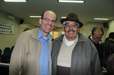 O ex-prefeito e ex-presidente da Câmara Municipal de Aral Moreira, Bento Marques Neto (D), e o prefeito de Amambai, Sérgio Barbosa.