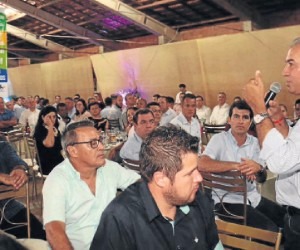 Azambuja admite em discurso para prefeitos, vereadores e outras lideranças a sua pré-candidatura à reeleição de governador - Assessoria/Governo MS