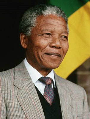 Nelson Mandela é internado com dores abdominais