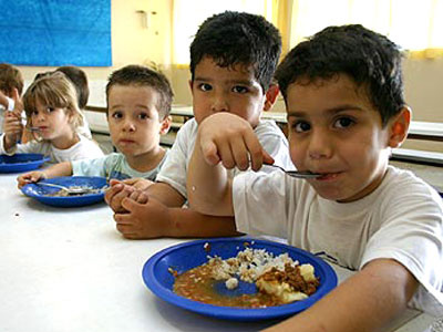 Merendas de escolas estaduais podem ser delegadas aos Municípios