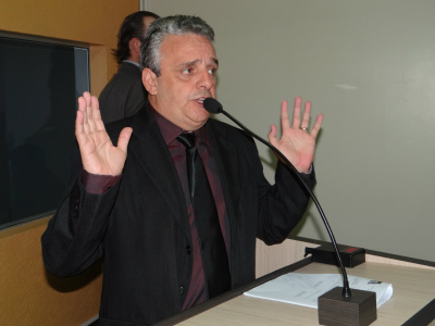 Protético quer Relógios Digitais em locais públicos de Amambai Vereador de Amambai, Roberto Protético (PSD)Foto: Moreira Produções
