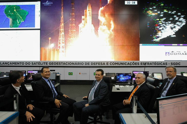 Com satélite, Brasil terá sistema digital democratizado Presidente acompanhou o lançamento acompanhado por ministros e militaresFoto: Divulgação