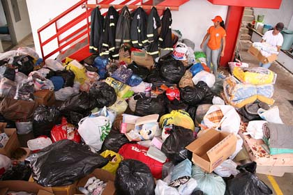 Voo da Azul leva hoje 400 kg de doações dos sul-mato-grossenses a vítimas no RJ Voo da Azul leva hoje 400 kg de doações dos sul-mato-grossenses a vítimas no RJ