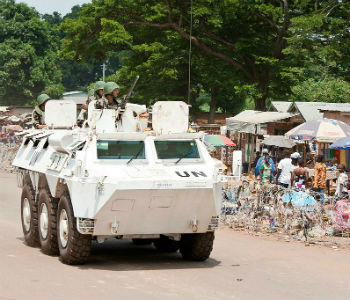 Secretário da ONU quer mudanças nas futuras operações das tropas de paz da ONU Soldados de paz da Missão Integrada da ONU na República Centro-Africana, Minusca, durante patrulha em Bambari. Foto: ONU/ Catianne Tijerina