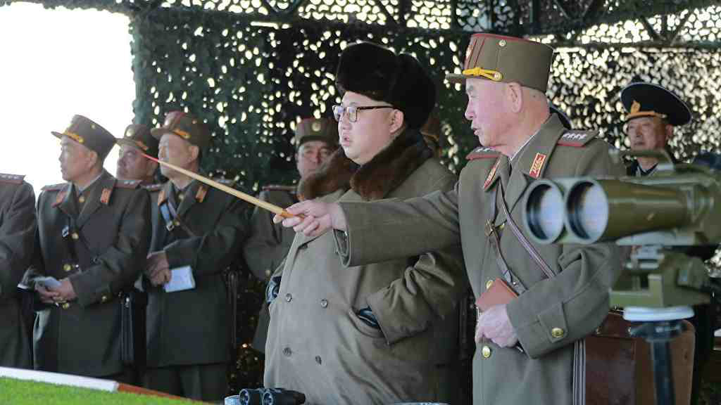 O líder da Coreia do Norte, Kim Jong-un, supervisionou os testes de lançamento de um novo sistema de mísseis antiaéreos / Foto: Divulgação