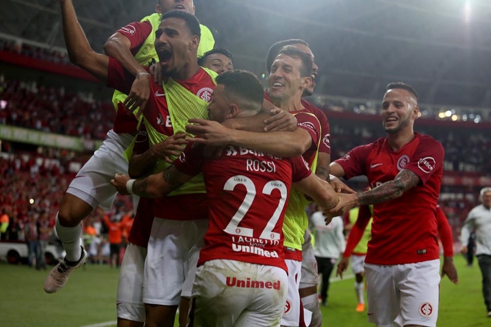 Internacional vence clássico em casa e reassume liderança do Brasileirão