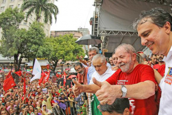 Lula espera tomar posse na Casa Civil na quinta-feira Lula participou de manifestação em FortalezaFoto: Ricardo Stuker/Instituto Lula