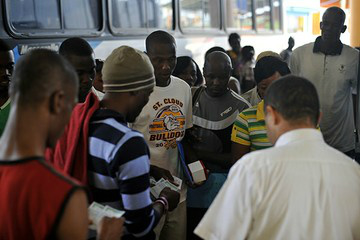 Milhares de haitianos chegam à cidade de Brasileia, no Acre, à procura de trabalho