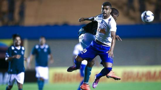 Cruzeiro vence Goiás e amplia vantagem na liderança