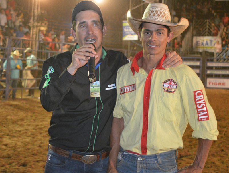 Após oito anos tentando, peão tacuruense sagra-se campeão do rodeio na Expobai Ronan disse estar feliz pela conquista do peão tacuruense / Foto: Moreira Produções