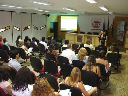 Lei cria certificação para instituições e empresas que empregam jovens