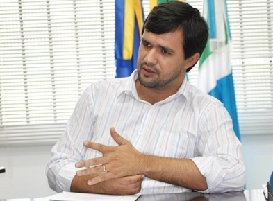 Pressionado por vereadores do PSDB, prefeito de Paranhos demite 264 funcionários
