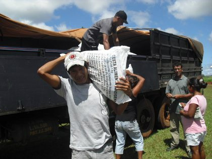 Índios de Aral Moreira, Miranda e Paranhos recebem hoje 1.024 cestas alimentares Índios de Aral Moreira, Miranda e Paranhos recebem hoje 1.024 cestas alimentares