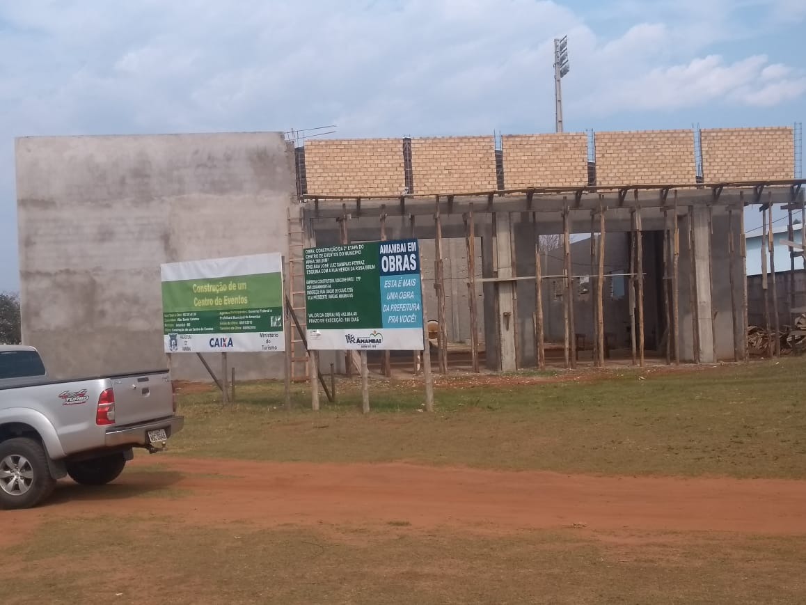 Vereador pede que seja implantada uma piscina aquecida no centro de eventos Obra está em construção / Foto: Moreira Produções