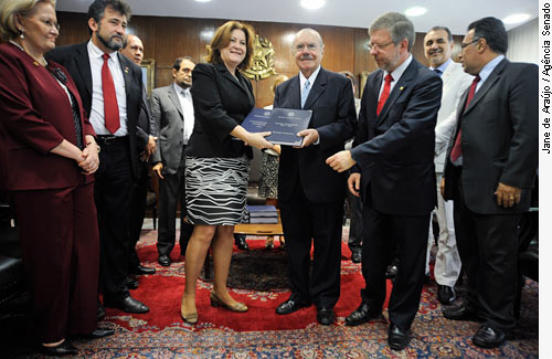 Projeto do Orçamento para 2012 prevê salário mínimo de R$ 619,21