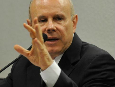 Ministros anunciam nesta tarde cortes adicionais no Orçamento Mantega e Miriam Belchior anunciam, hoje (22) à tarde, cortes adicionais de recursos do Orçamento Geral da União (Antonio Cruz/ABr)