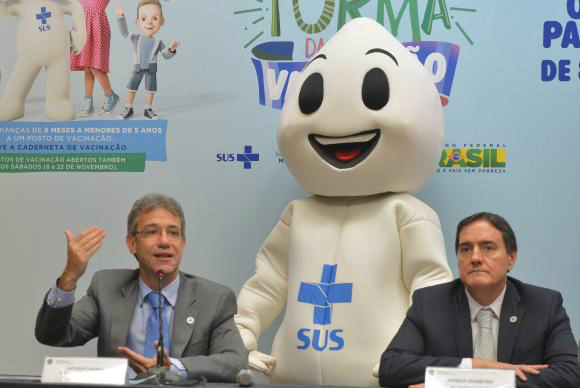 Ministro da Saúde, Arthur Chioro, e o secretário de Vigilância em Saúde, Jarbas Barbosa lançam Campanha Nacional de Vacinação contra o sarampo e paralisia infantil, que começa no dia 8 de novembro José Cruz/Agência Brasil